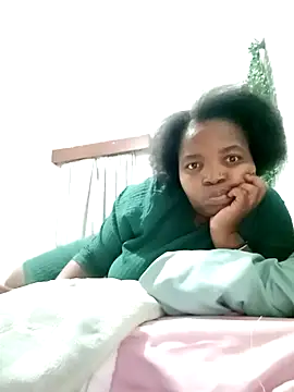 Snapshot of ShySexyBaddiexx chatting on 10.13.25 ShySexyBaddiexx online show from 10.13.25