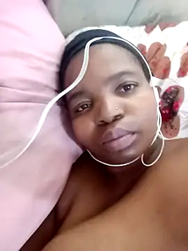 Snapshot of ShySexyBaddiexx chatting on 11.06.25 ShySexyBaddiexx online show from 11.06.25