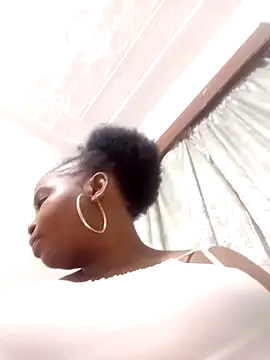 Snapshot of ShySexyBaddiexx chatting on 11.06.25 ShySexyBaddiexx online show from 11.06.25