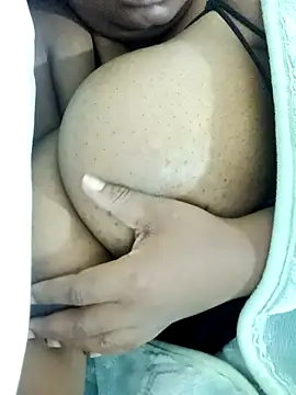Snapshot of ShySexyBaddiexx chatting on 11.18.25 ShySexyBaddiexx online show from 11.18.25