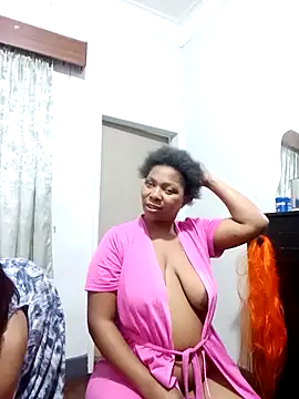 Snapshot of ShySexyBaddiexx chatting on 11.18.25 ShySexyBaddiexx online show from 11.18.25