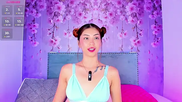 Lorrainee  online show from 10.06.25