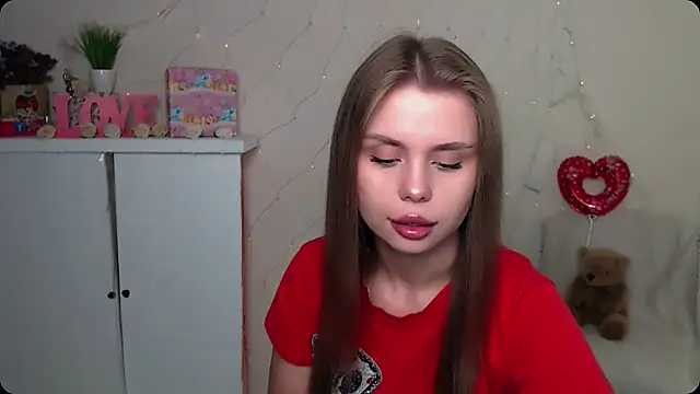 Snapshot of OceanicDawn chatting on 09.10.25 OceanicDawn online show from 09.10.25