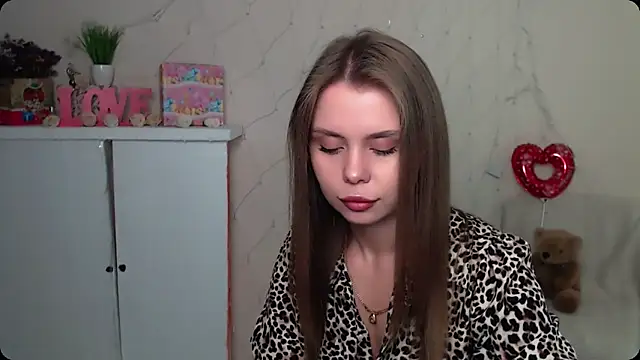 Snapshot of OceanicDawn chatting on 09.16.25 OceanicDawn online show from 09.16.25