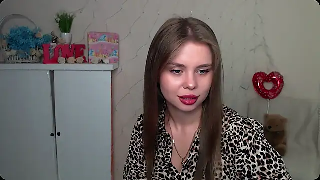 Snapshot of OceanicDawn chatting on 09.22.25 OceanicDawn online show from 09.22.25