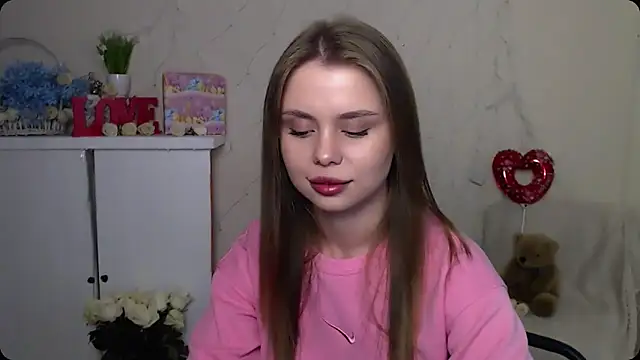 Snapshot of OceanicDawn chatting on 09.25.25 OceanicDawn online show from 09.25.25