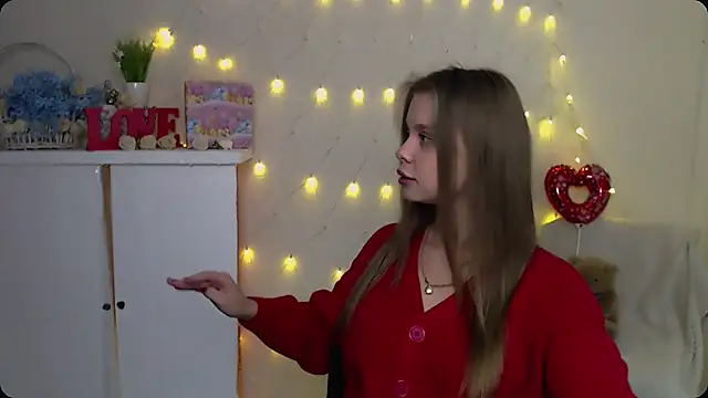 Snapshot of OceanicDawn chatting on 10.05.25 OceanicDawn online show from 10.05.25