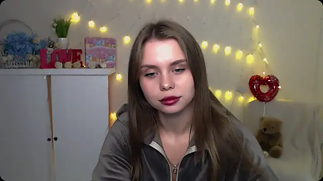 Snapshot of OceanicDawn chatting on 10.06.25 OceanicDawn online show from 10.06.25