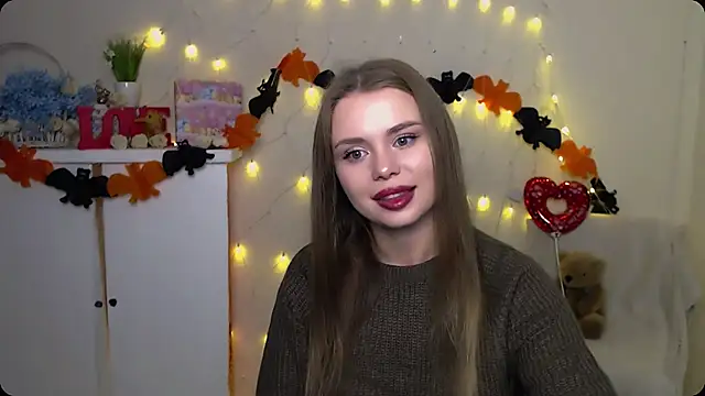 Snapshot of OceanicDawn chatting on 10.11.25 OceanicDawn online show from 10.11.25