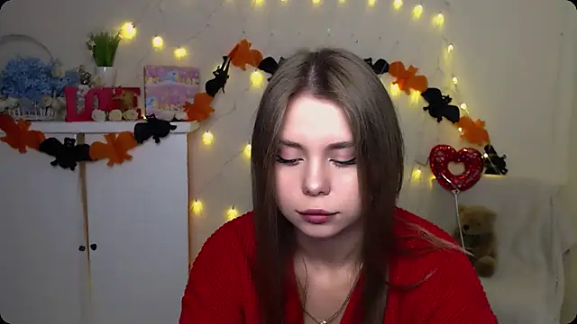 Snapshot of OceanicDawn chatting on 10.14.25 OceanicDawn online show from 10.14.25