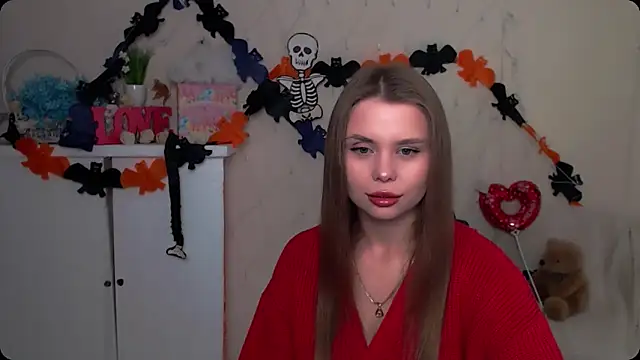 Snapshot of OceanicDawn chatting on 10.30.25 OceanicDawn online show from 10.30.25