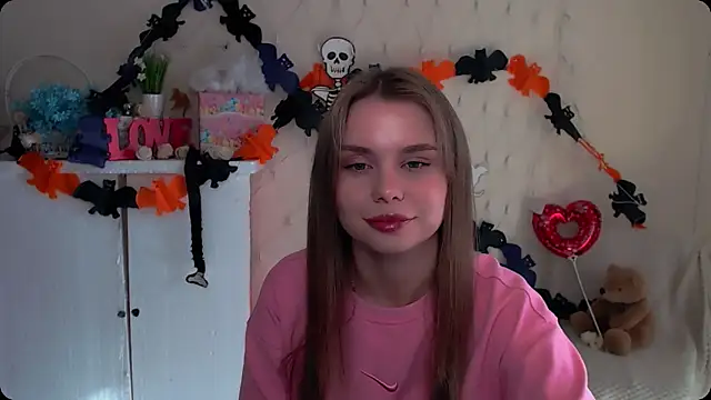 Snapshot of OceanicDawn chatting on 11.02.25 OceanicDawn online show from 11.02.25