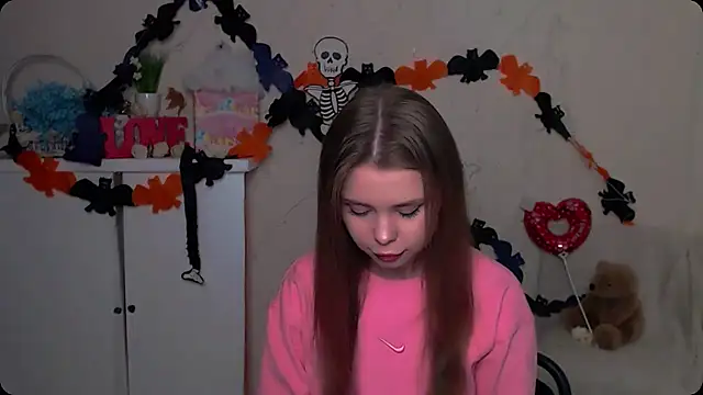 Snapshot of OceanicDawn chatting on 11.05.25 OceanicDawn online show from 11.05.25