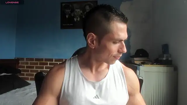 Snapshot of justinkarter chatting on 06.05.26 justinkarter online show from 06.05.26