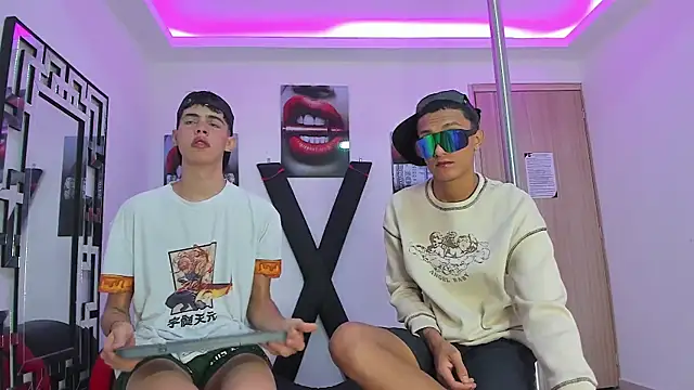 Snapshot of TWINKS_FRIENDS chatting on 10.05.25 TWINKS FRIENDS online show from 10.05.25