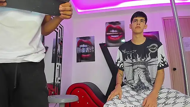 Snapshot of TWINKS_FRIENDS chatting on 10.10.25 TWINKS FRIENDS online show from 10.10.25