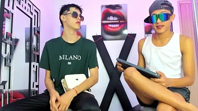 Snapshot of TWINKS_FRIENDS chatting on 10.18.25 TWINKS FRIENDS online show from 10.18.25