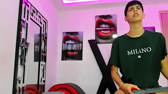 Snapshot of TWINKS_FRIENDS chatting on 10.19.25 TWINKS FRIENDS online show from 10.19.25