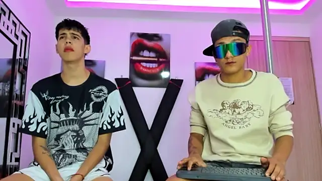 Snapshot of TWINKS_FRIENDS chatting on 10.22.25 TWINKS FRIENDS online show from 10.22.25