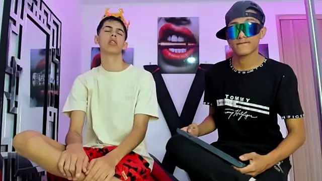 Snapshot of TWINKS_FRIENDS chatting on 10.27.25 TWINKS FRIENDS online show from 10.27.25