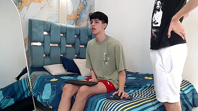 Snapshot of TWINKS_FRIENDS chatting on 02.12.26 TWINKS FRIENDS online show from 02.12.26