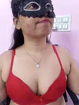 Snapshot of Iampriyaaa15 chatting on 11.15.25 Iampriyaaa15 online show from 11.15.25