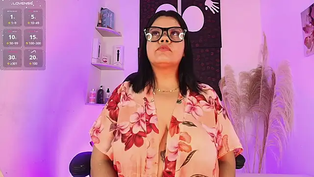 Iamlola  online show from 11.25.25