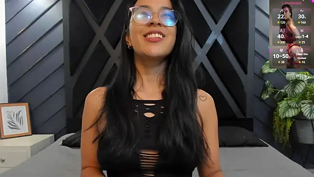 zoe martins  online show from 10.08.25