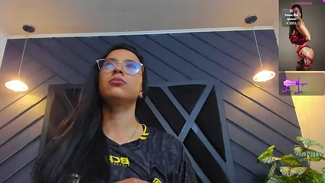 zoe martins  online show from 10.16.25