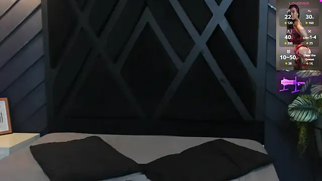 zoe martins  online show from 10.18.25