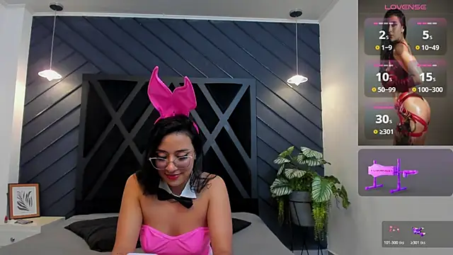 zoe martins  online show from 10.31.25