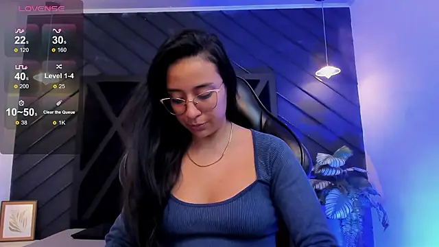 zoe martins  online show from 02.05.26