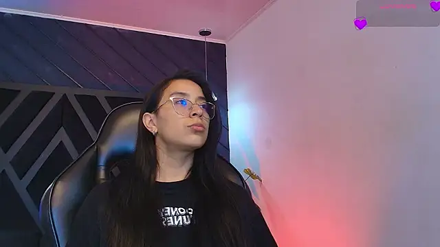 zoe martins  online show from 03.05.26