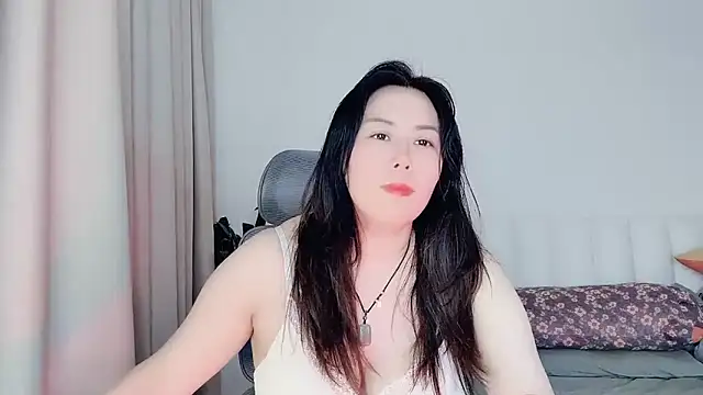 Snapshot of Eve5215 chatting on 05.10.26 Eve5215 online show from 05.10.26