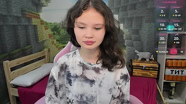 EmilyChaves online show from 10.15.25