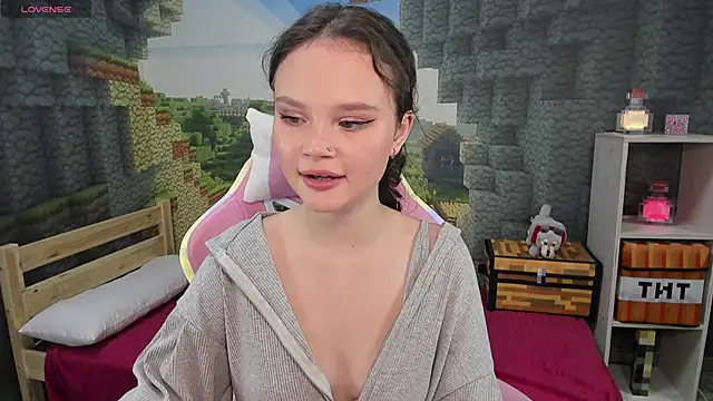 EmilyChaves online show from 10.18.25