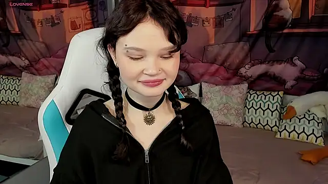 EmilyChaves online show from 04.07.26