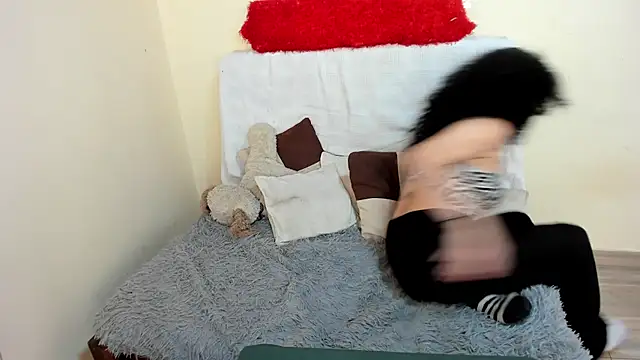  hesttia online show from 11.18.25