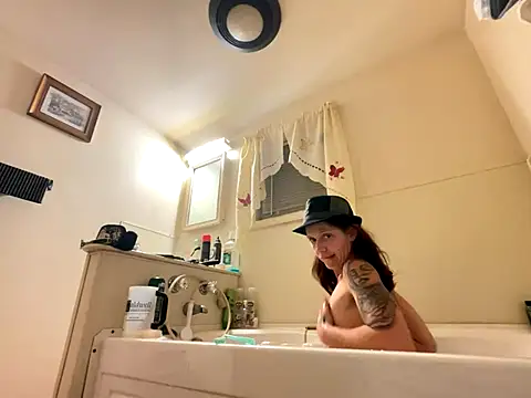 YoMomma-xoxo13 online show from 10.12.25