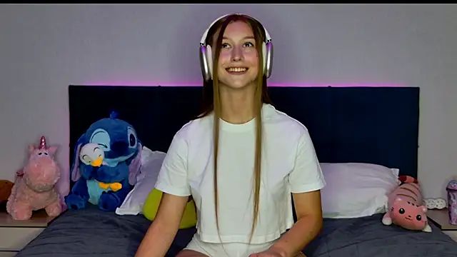 Snapshot of MissEmilyMiller chatting on 09.29.25 MissEmilyMiller online show from 09.29.25