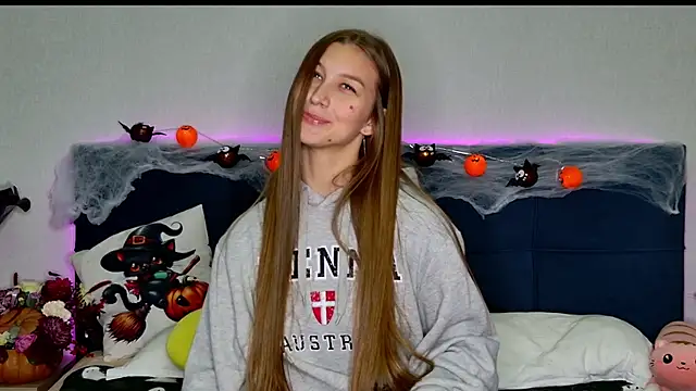 Snapshot of MissEmilyMiller chatting on 11.03.25 MissEmilyMiller online show from 11.03.25