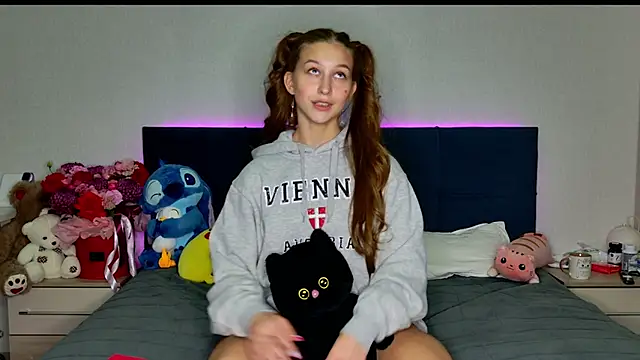 Snapshot of MissEmilyMiller chatting on 11.06.25 MissEmilyMiller online show from 11.06.25