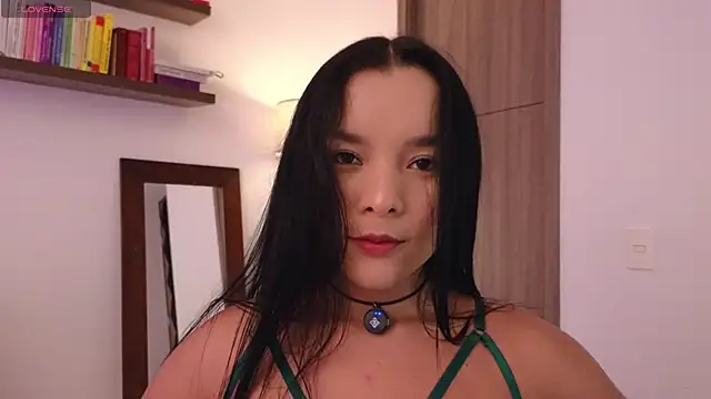 Snapshot of Evelyn__16 chatting on 10.01.25 Evelyn 16 online show from 10.01.25