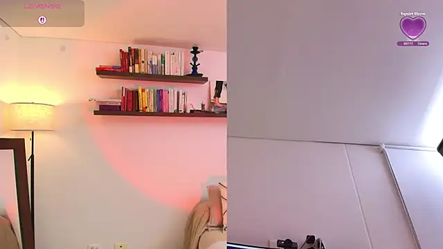 Snapshot of Evelyn__16 chatting on 10.10.25 Evelyn 16 online show from 10.10.25