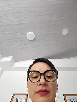 Daniela Leonn online show from 09.18.25