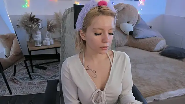 AuroraWrenfield online show from 02.26.26