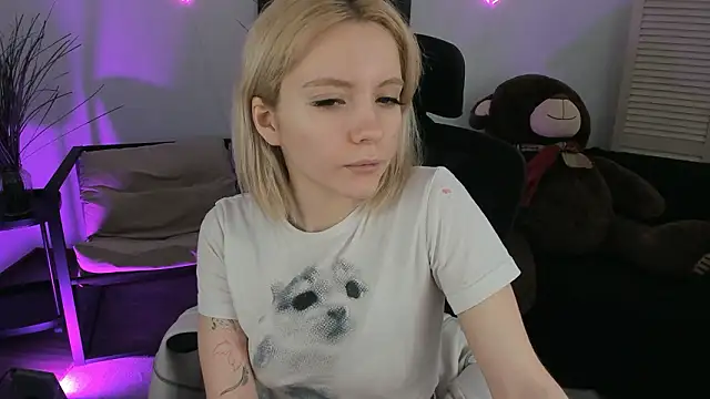 AuroraWrenfield online show from 03.06.26