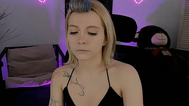 AuroraWrenfield online show from 03.11.26