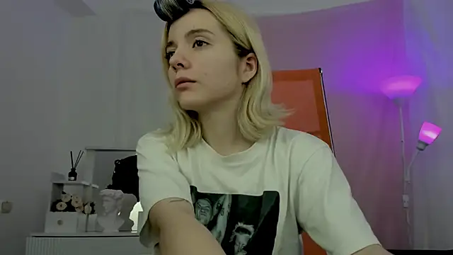 AuroraWrenfield online show from 04.16.26