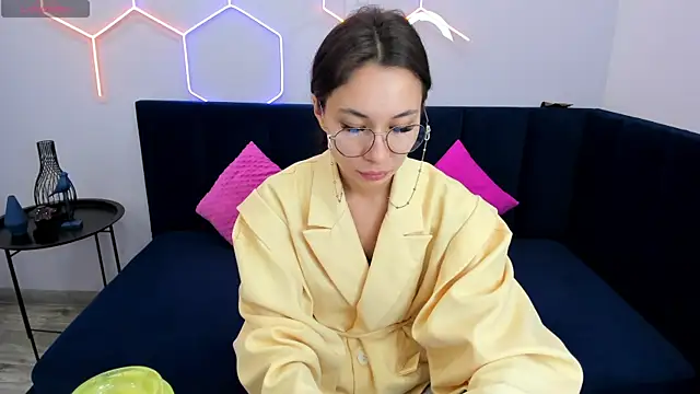 Snapshot of Kat__cat chatting on 11.03.25 Kat cat online show from 11.03.25